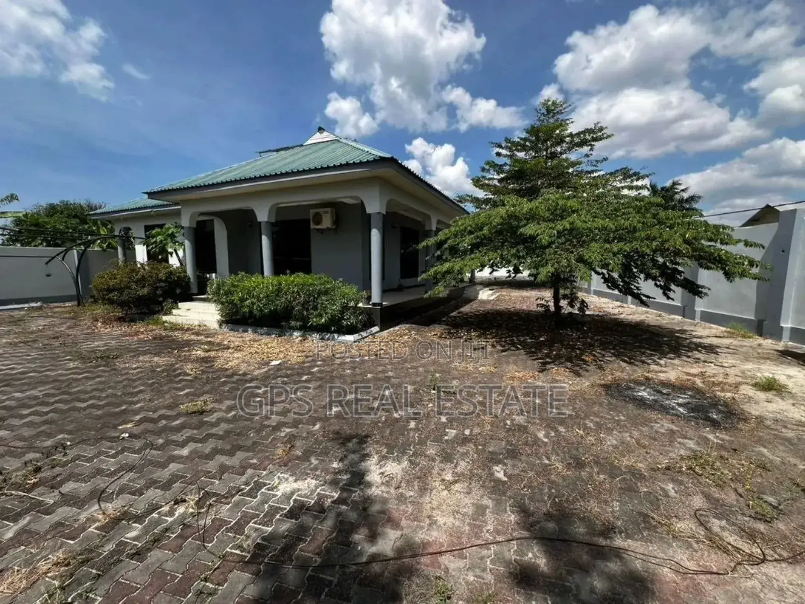 4bdrm House in Mbweni Kiembeni, Kinondoni for sale