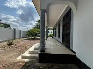 4bdrm House in Mbweni Kiembeni, Kinondoni for sale