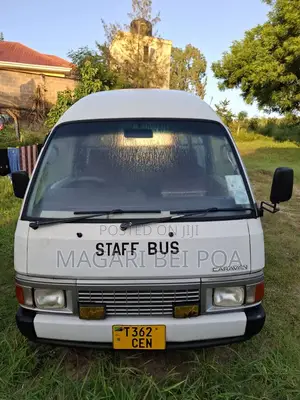 Nissan Caravan (Urvan) 2000 White