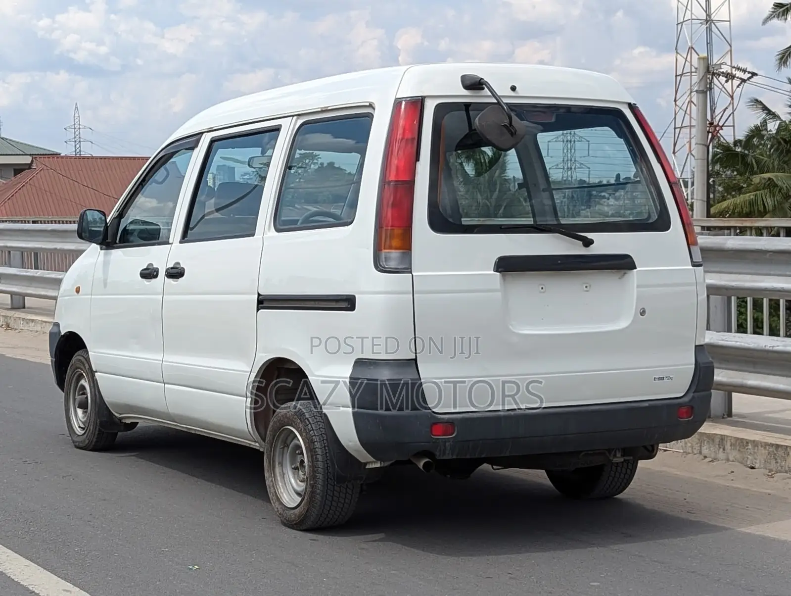 Toyota Noah 2001 White