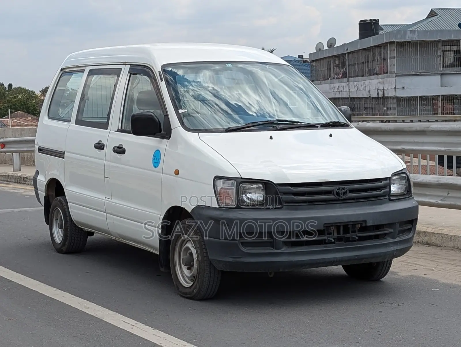 Toyota Noah 2001 White