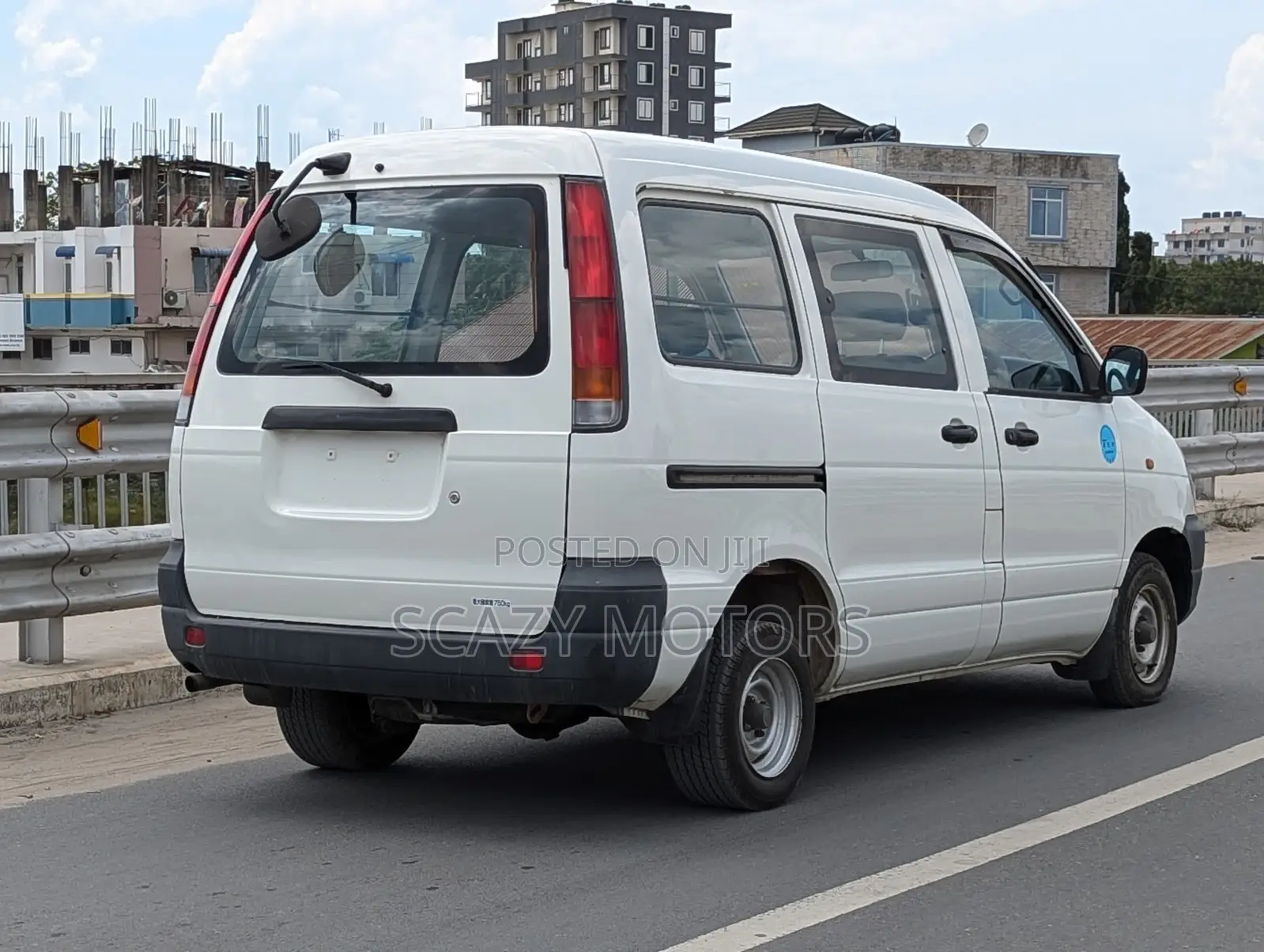 Toyota Noah 2001 White