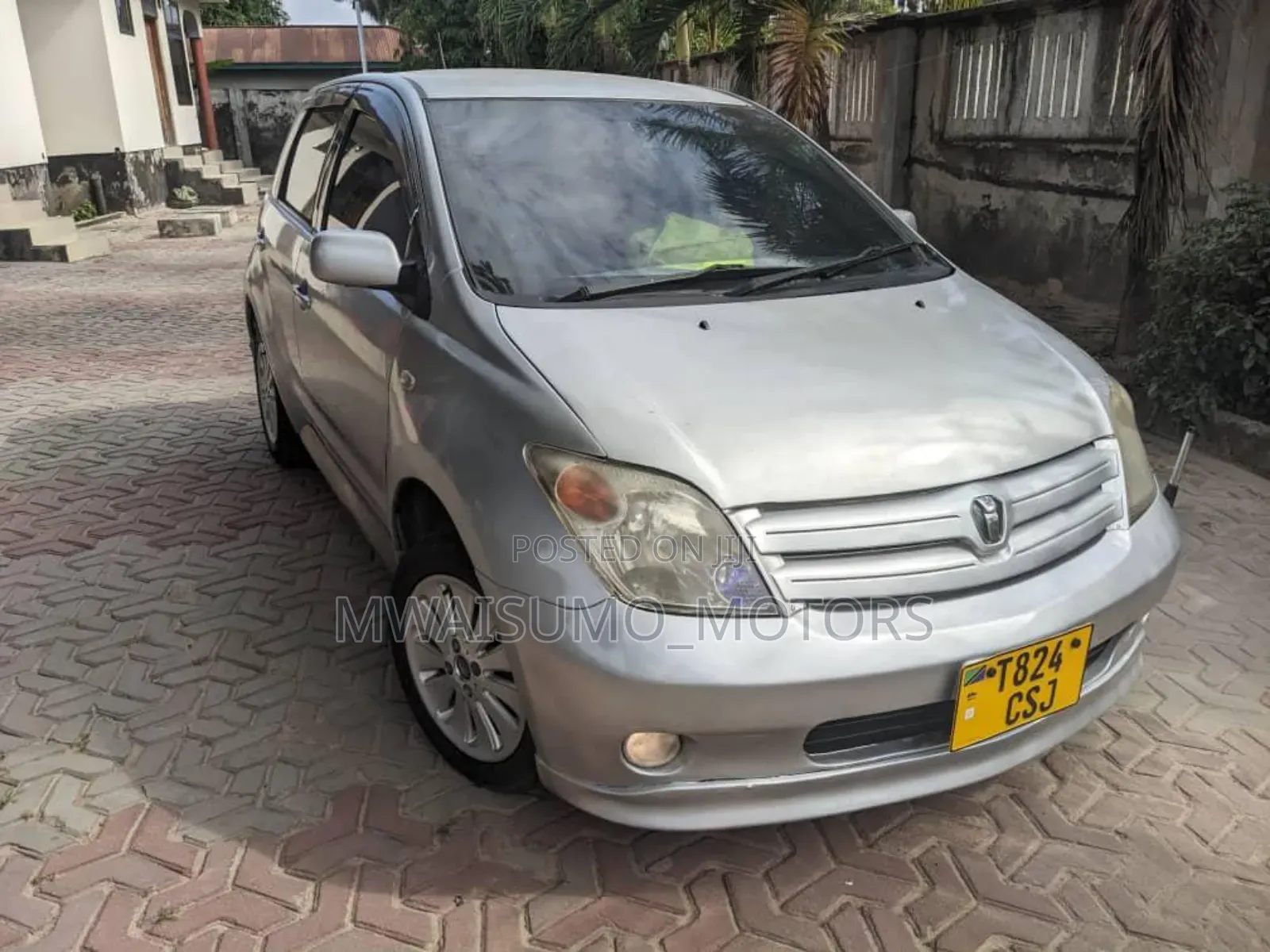 Toyota IST 2004 Silver