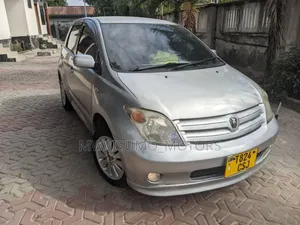 Toyota IST 2004 Silver