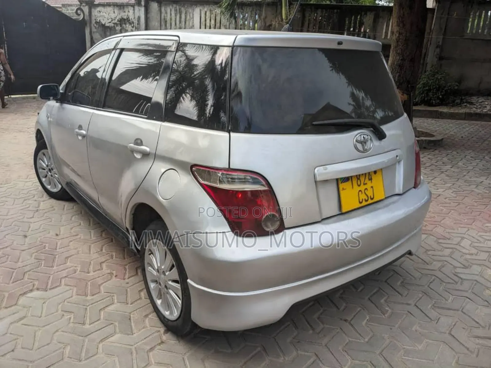 Toyota IST 2004 Silver