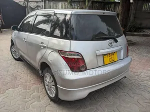 Toyota IST 2004 Silver