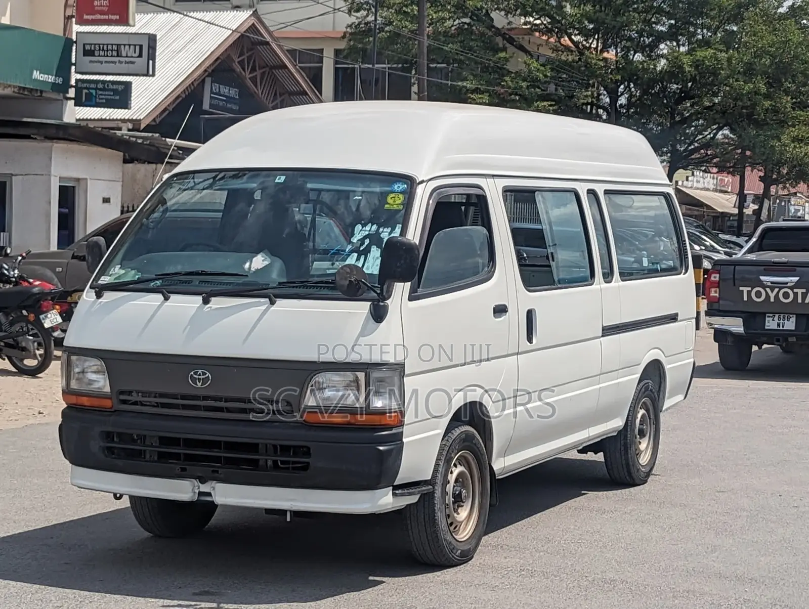 Toyota HiAce 2002 White