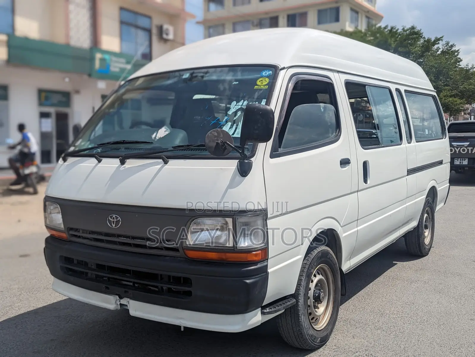 Toyota HiAce 2002 White