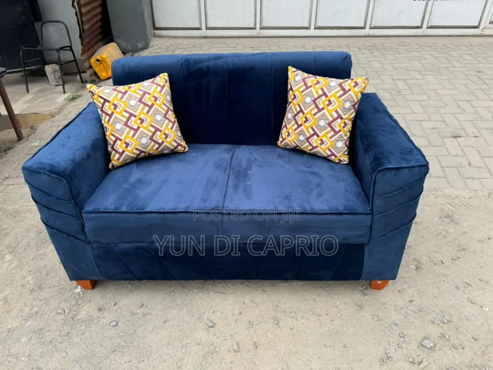 Sofa Kali Sana Mpya