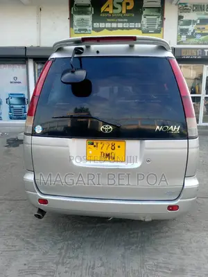 Toyota Noah 2005 Silver