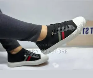 Female's Sneakers/Sports Street Wear/New Fashion in Town/