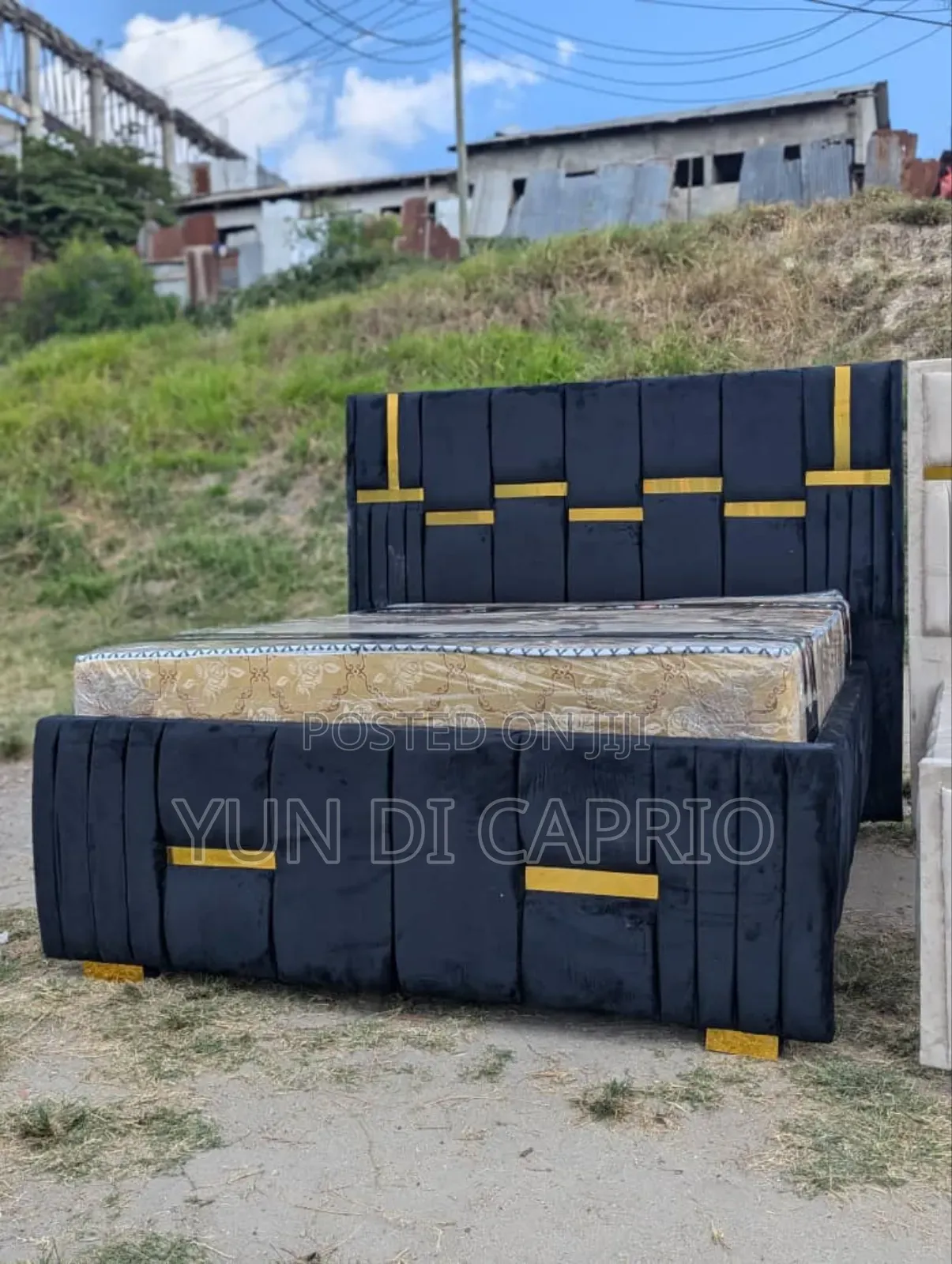Kitanda Kizuri Na Godoro Mpya