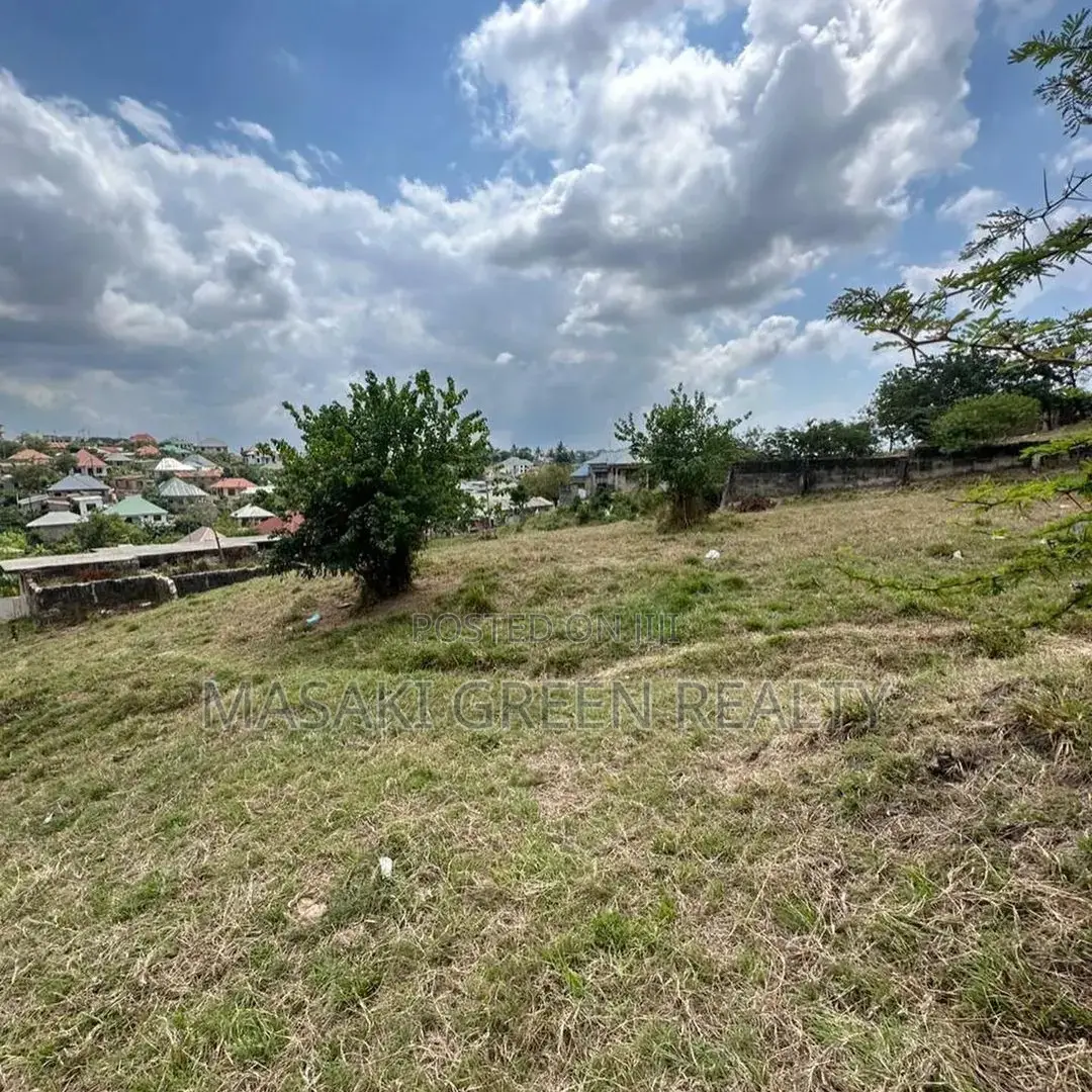 Plot for Sale at Madale
