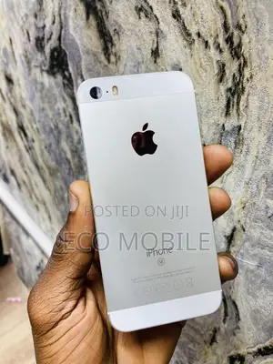 Apple iPhone SE 64 GB Silver