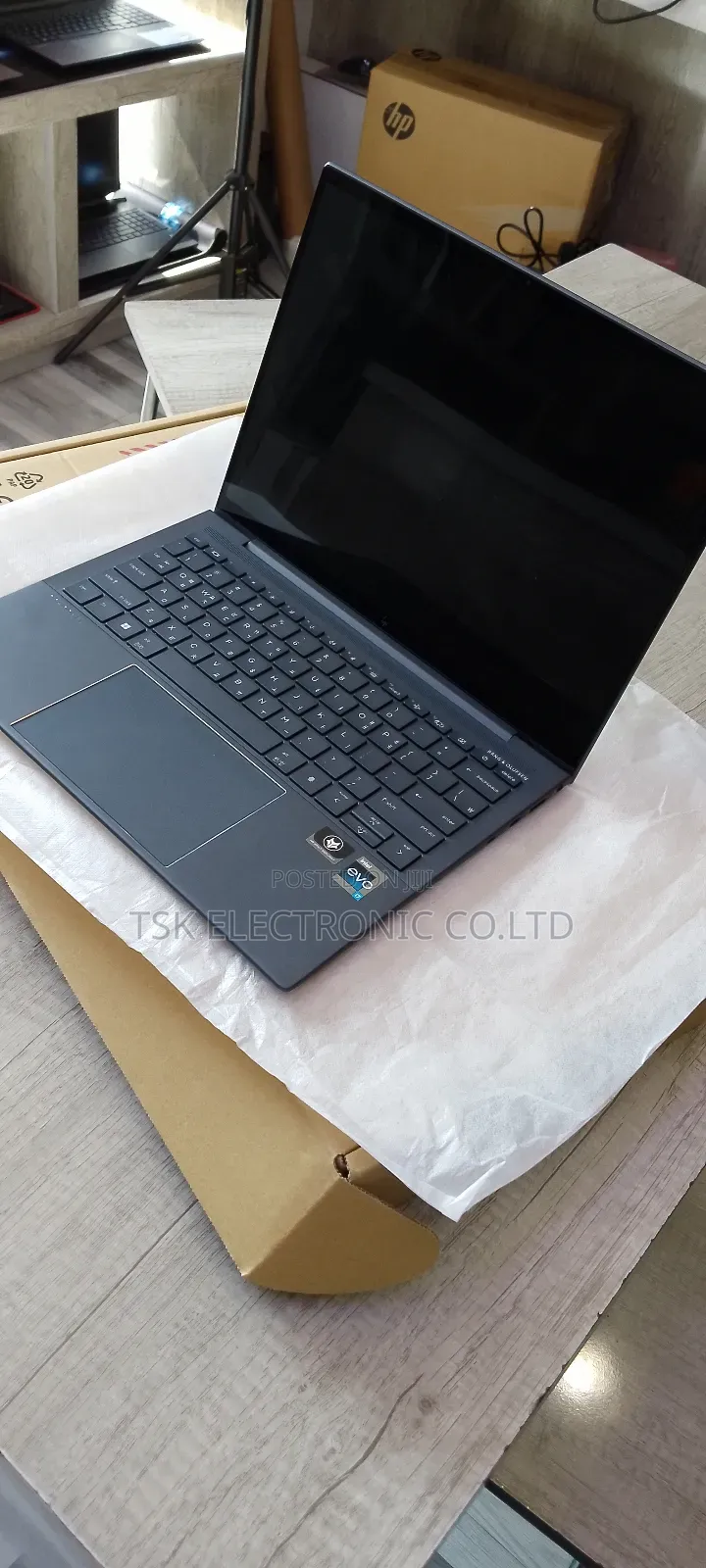 New Laptop HP Elite Dragonfly G4 16GB Intel Core I7 SSD 512GB