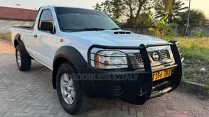 Nissan Hardbody 2014 White