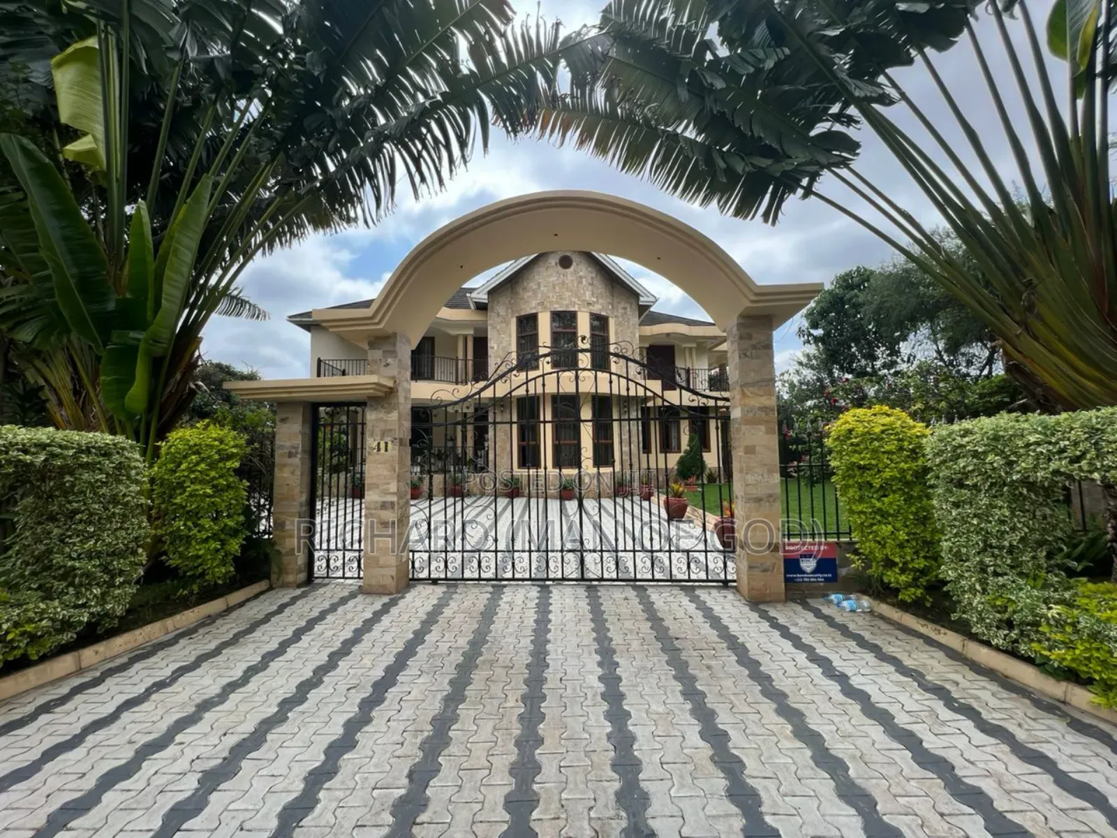 Furnished 6bdrm Bungalow in Central Business Area for rent