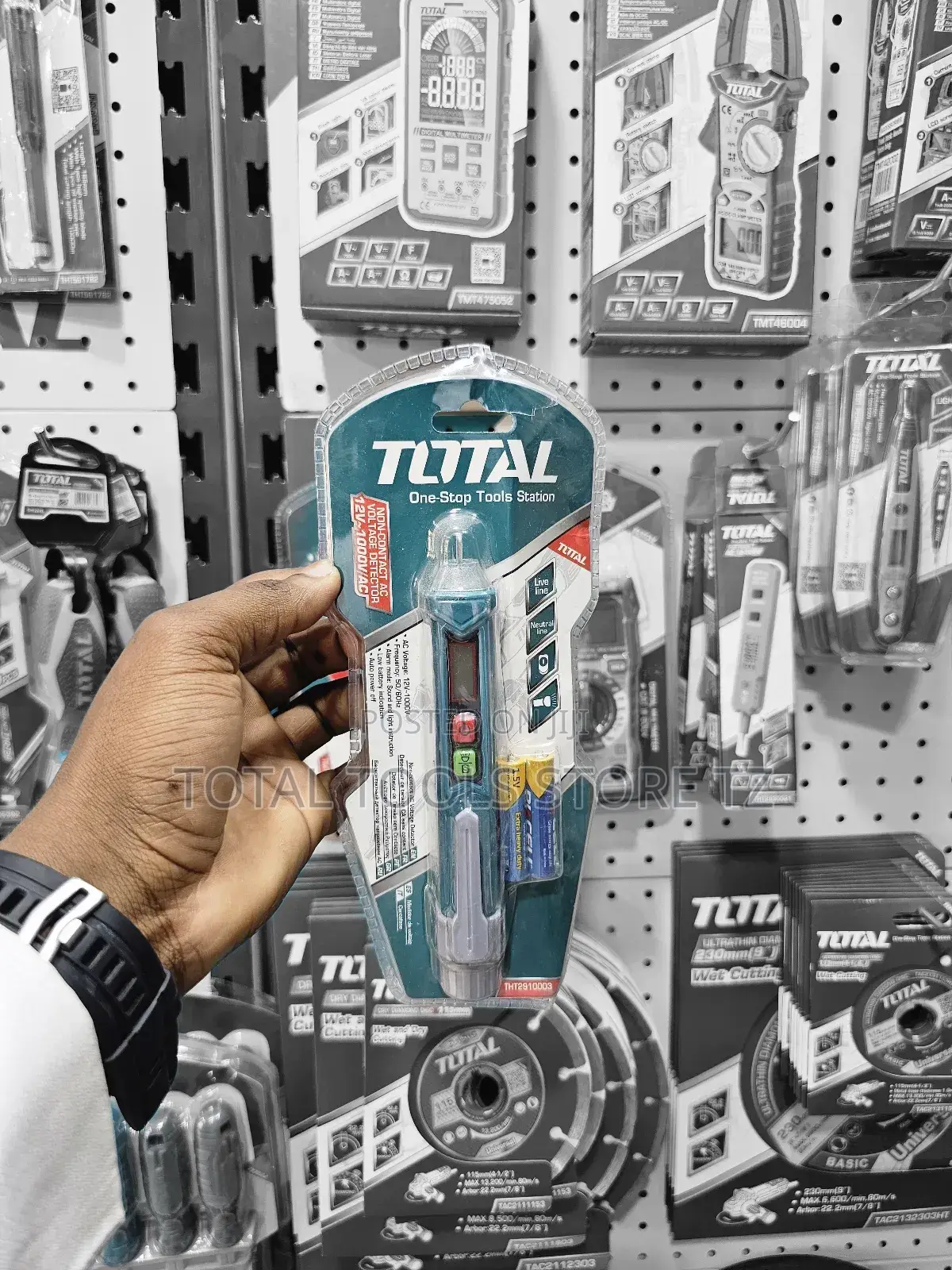 Total Ac Voltage Detector