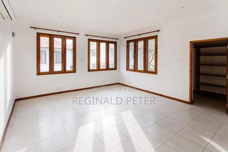 Lovely 4 Bedrooms Townhouse Oysterbay