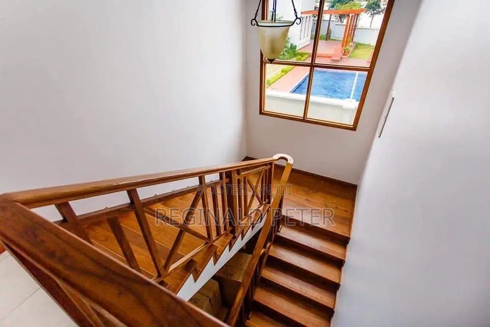Lovely 4 Bedrooms Townhouse Oysterbay