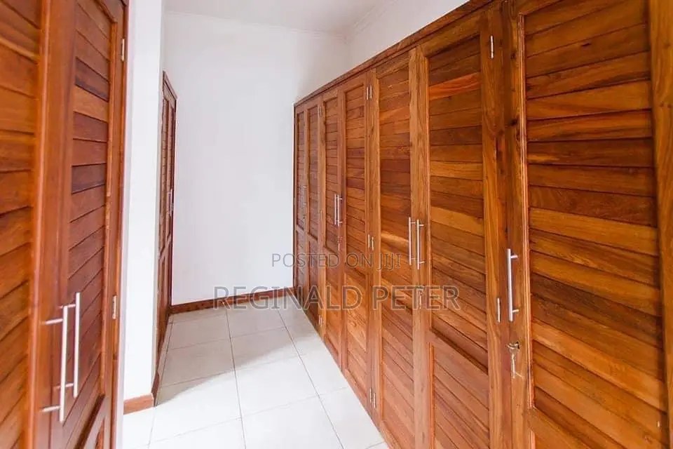 Lovely 4 Bedrooms Townhouse Oysterbay