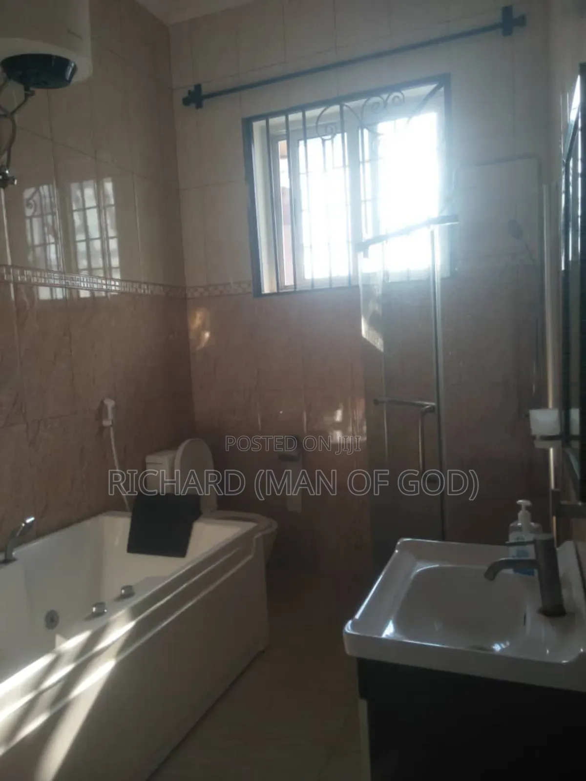 Furnished 5bdrm Villa in Central Business Area for rent