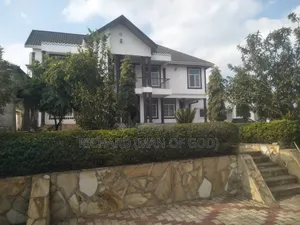 Furnished 5bdrm Villa in Central Business Area for rent