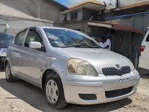 Toyota Vitz 2001 Silver