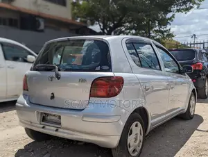Toyota Vitz 2001 Silver