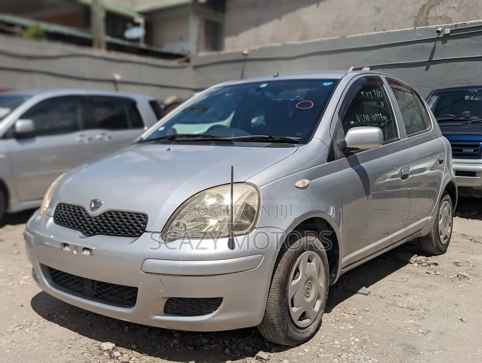 Toyota Vitz 2001 Silver
