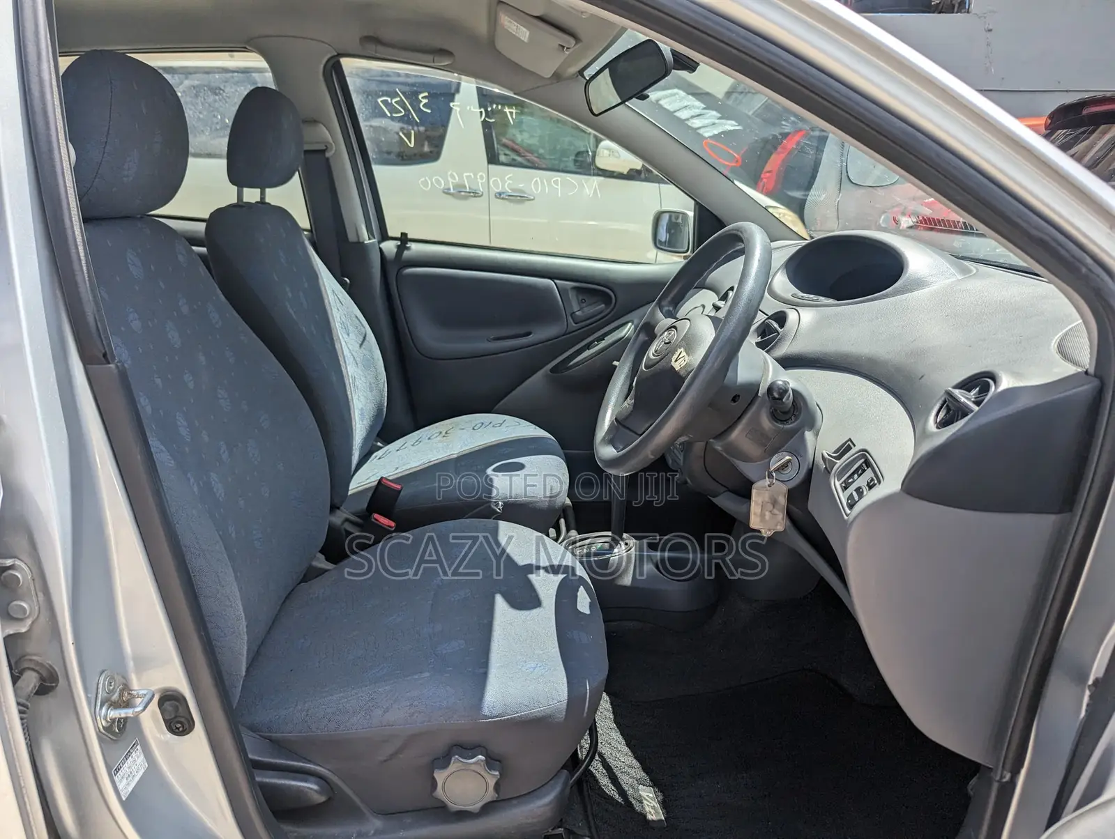 Toyota Vitz 2001 Silver
