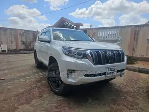 Toyota Land Cruiser Prado 2017 White