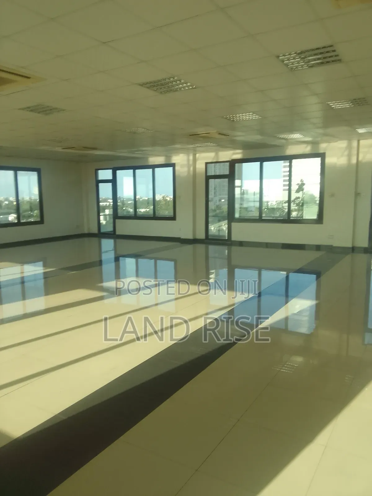 Office Space With 200 SQM in Makumbusho