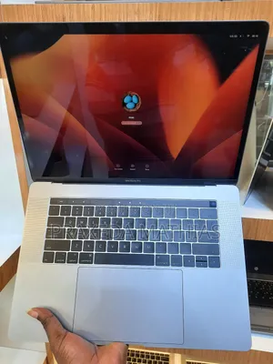 Laptop Apple MacBook Pro 2017 16GB Intel Core I7 SSD 512GB