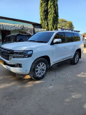 Toyota Land Cruiser 2017 White