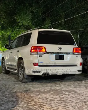 Toyota Land Cruiser 4.6 V8 ZX 2018 Pearl