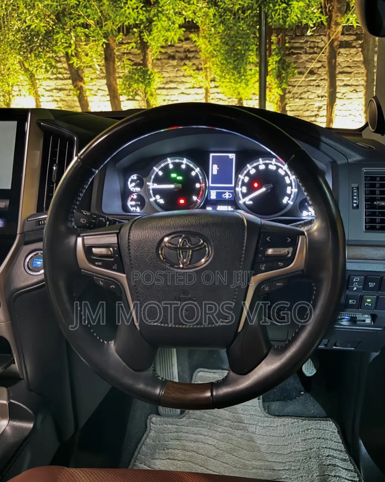 Toyota Land Cruiser 4.6 V8 ZX 2018 Pearl