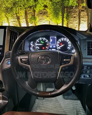 Toyota Land Cruiser 4.6 V8 ZX 2018 Pearl