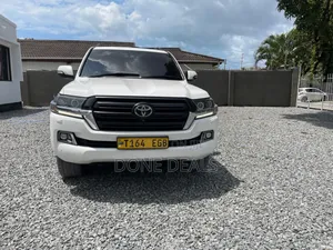 Toyota Land Cruiser 2017 White