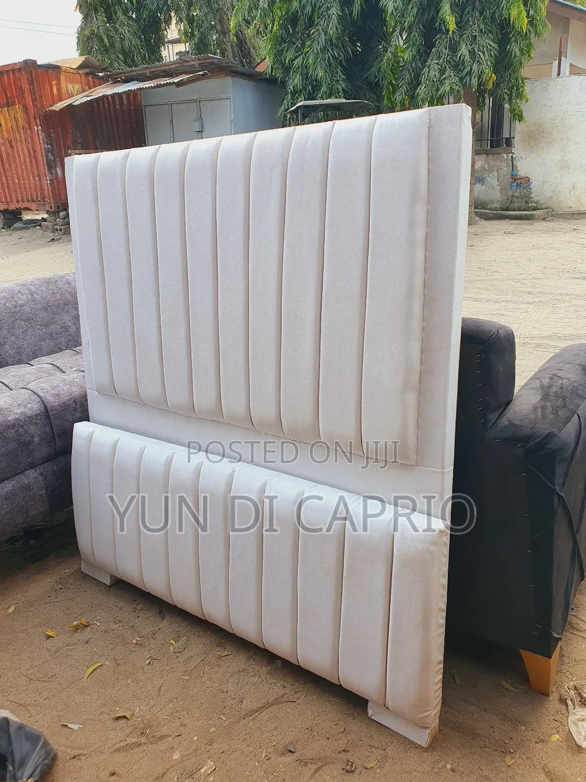 Kitanda Kizuri Sana Bedsofa