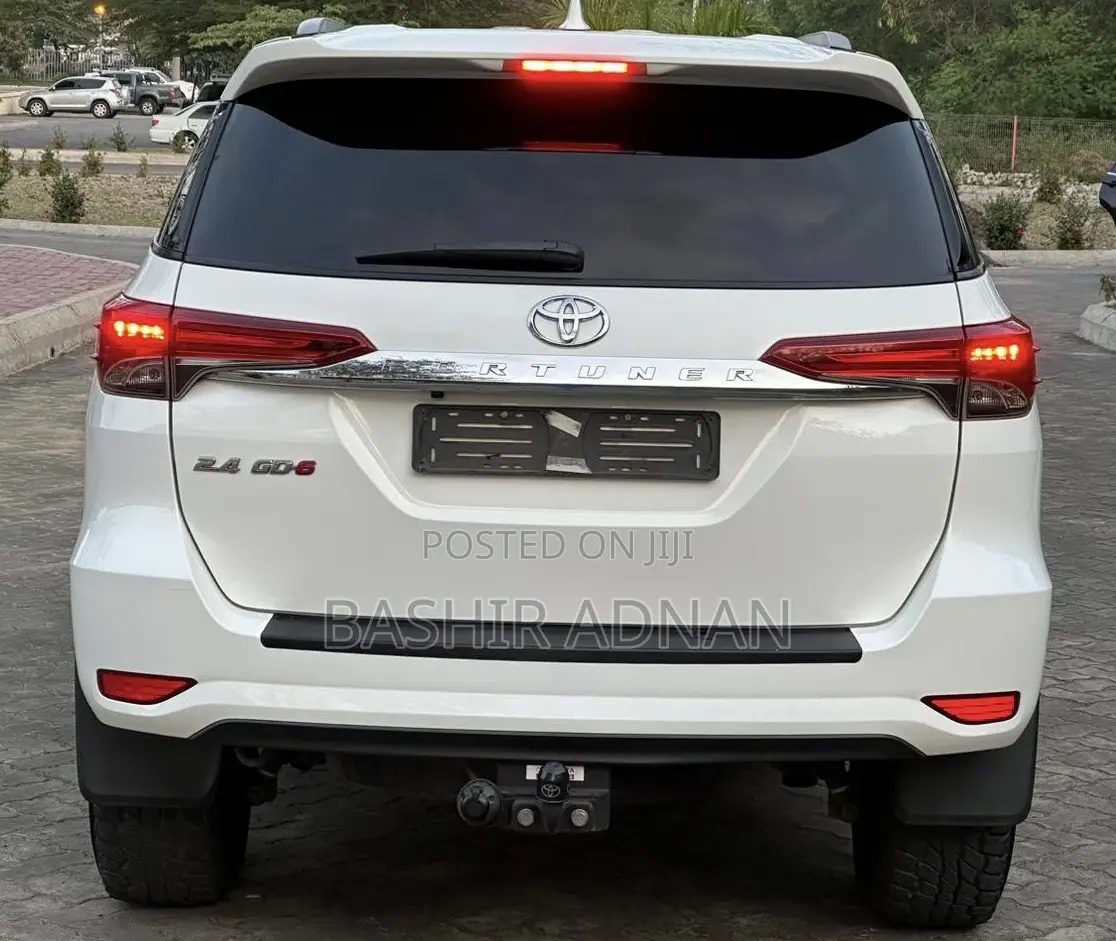 Toyota Fortuner 2.4 D RWD 2018 White