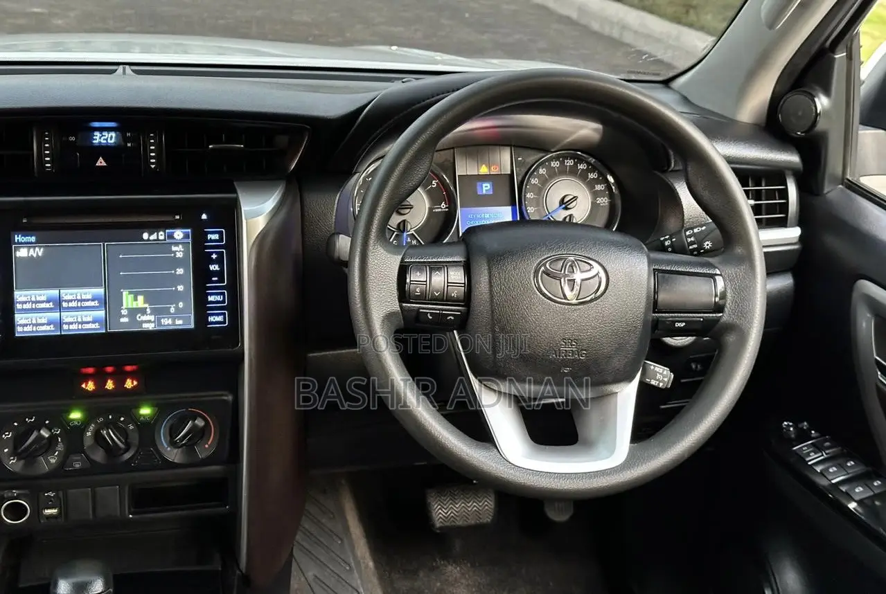 Toyota Fortuner 2.4 D RWD 2018 White