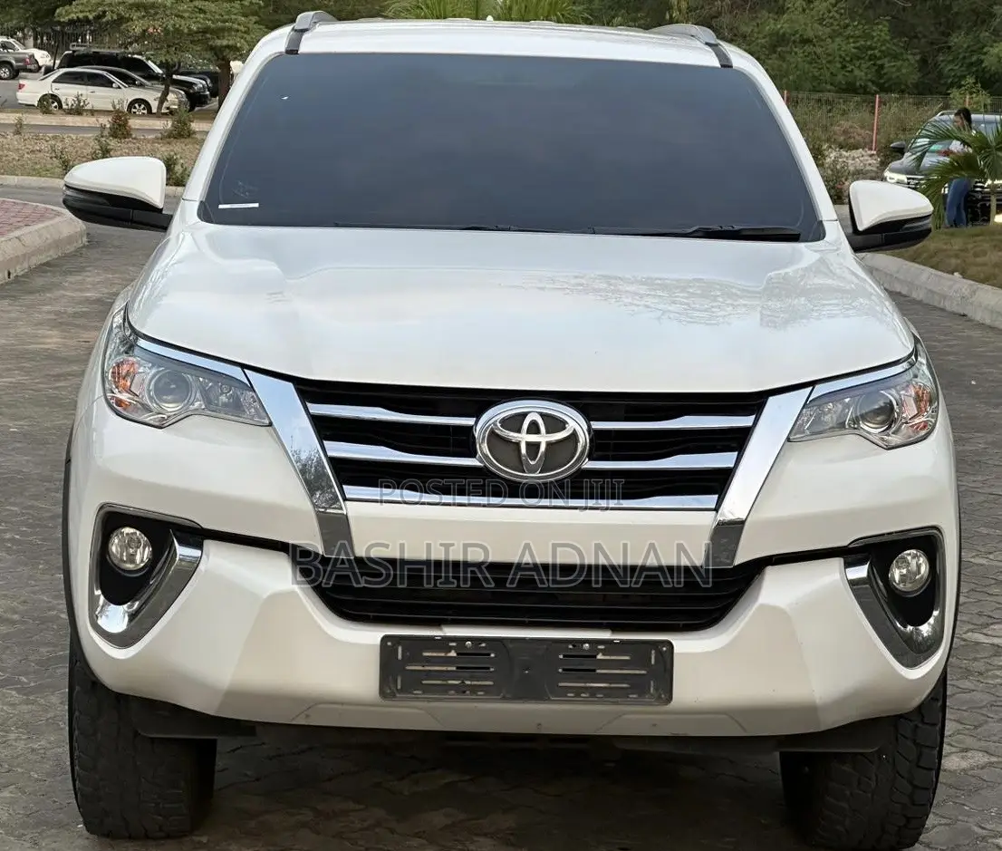 Toyota Fortuner 2.4 D RWD 2018 White