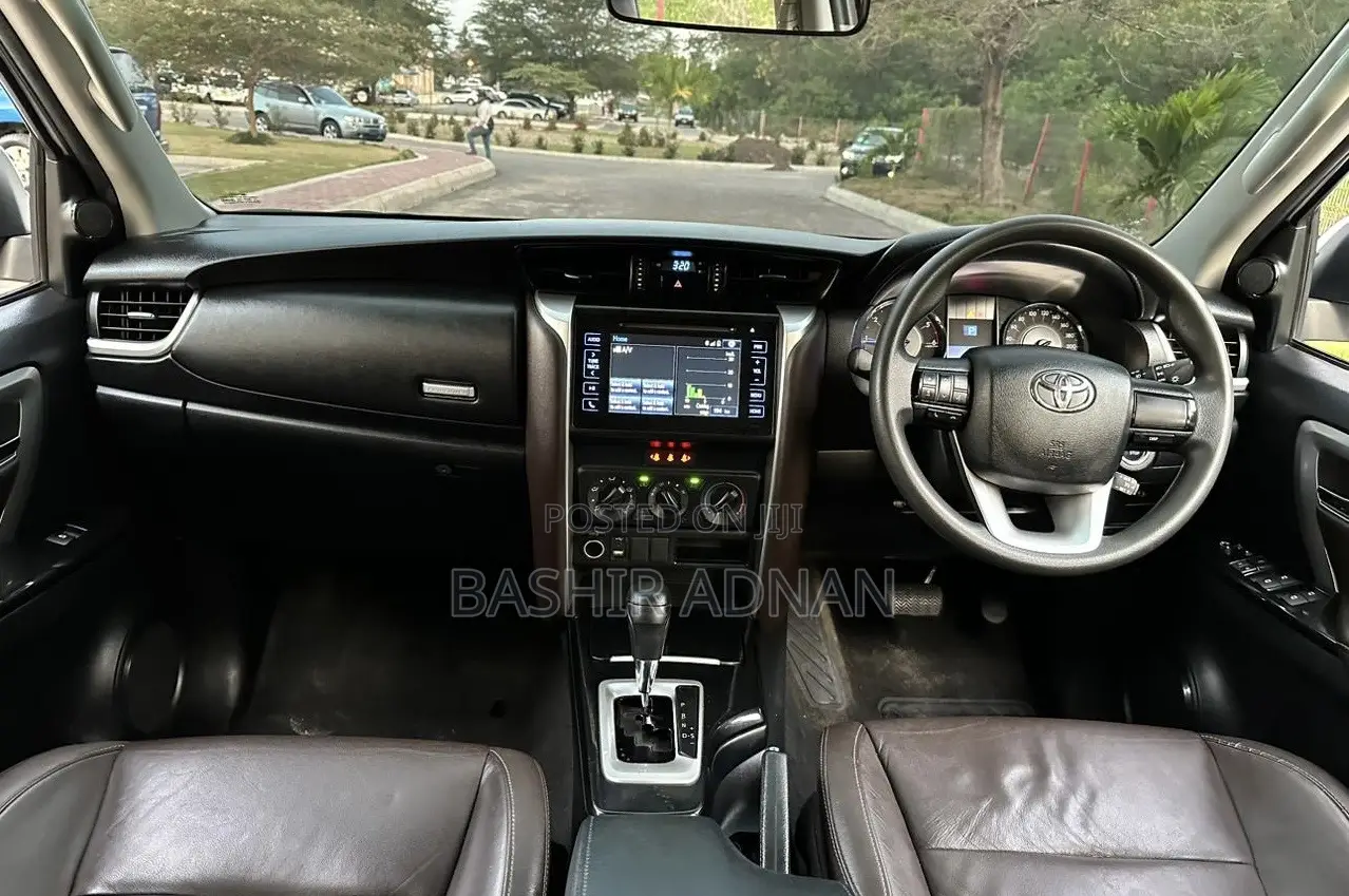 Toyota Fortuner 2.4 D RWD 2018 White