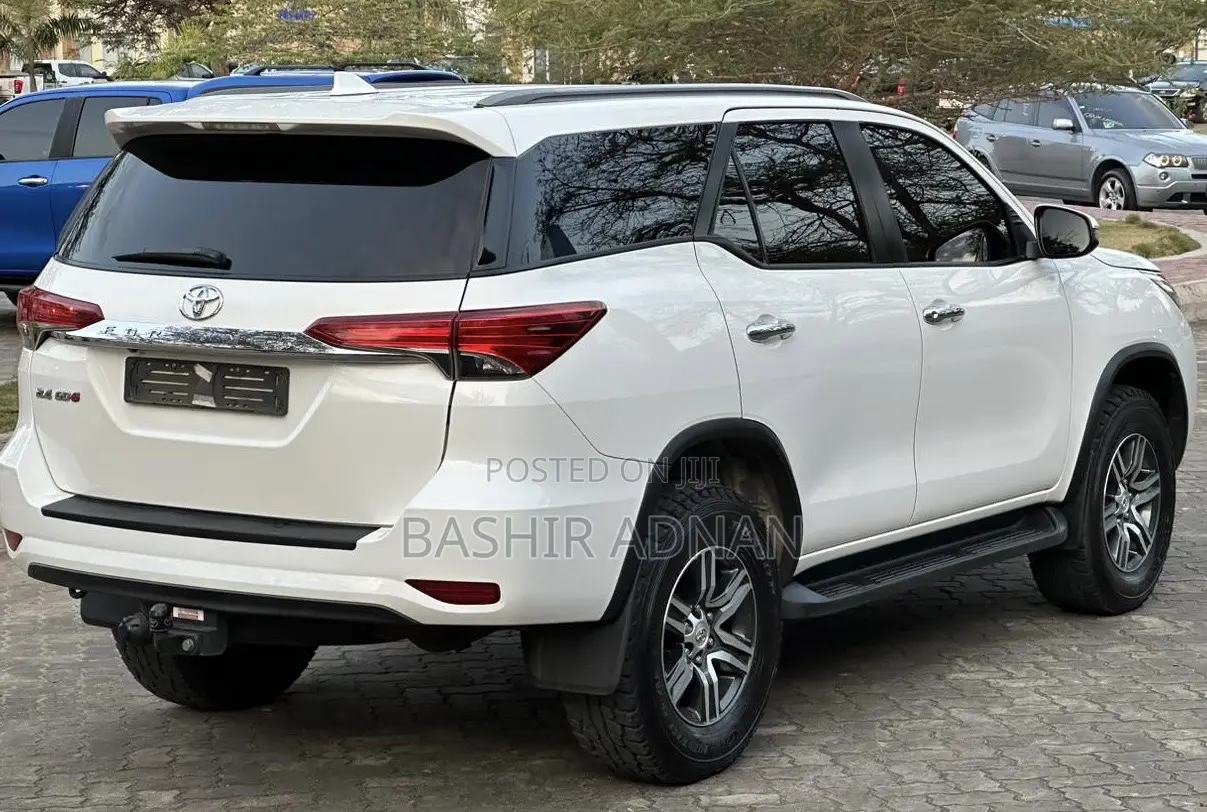 Toyota Fortuner 2.4 D RWD 2018 White
