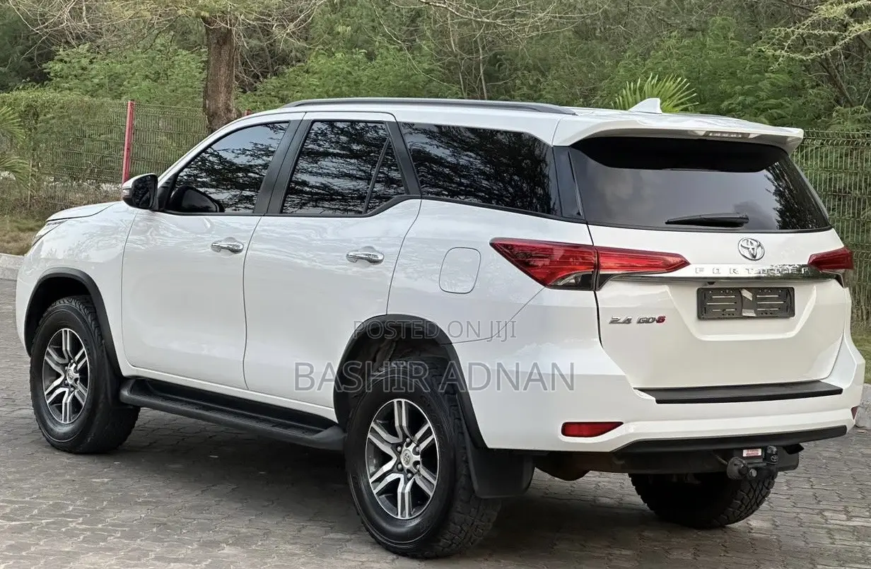 Toyota Fortuner 2.4 D RWD 2018 White