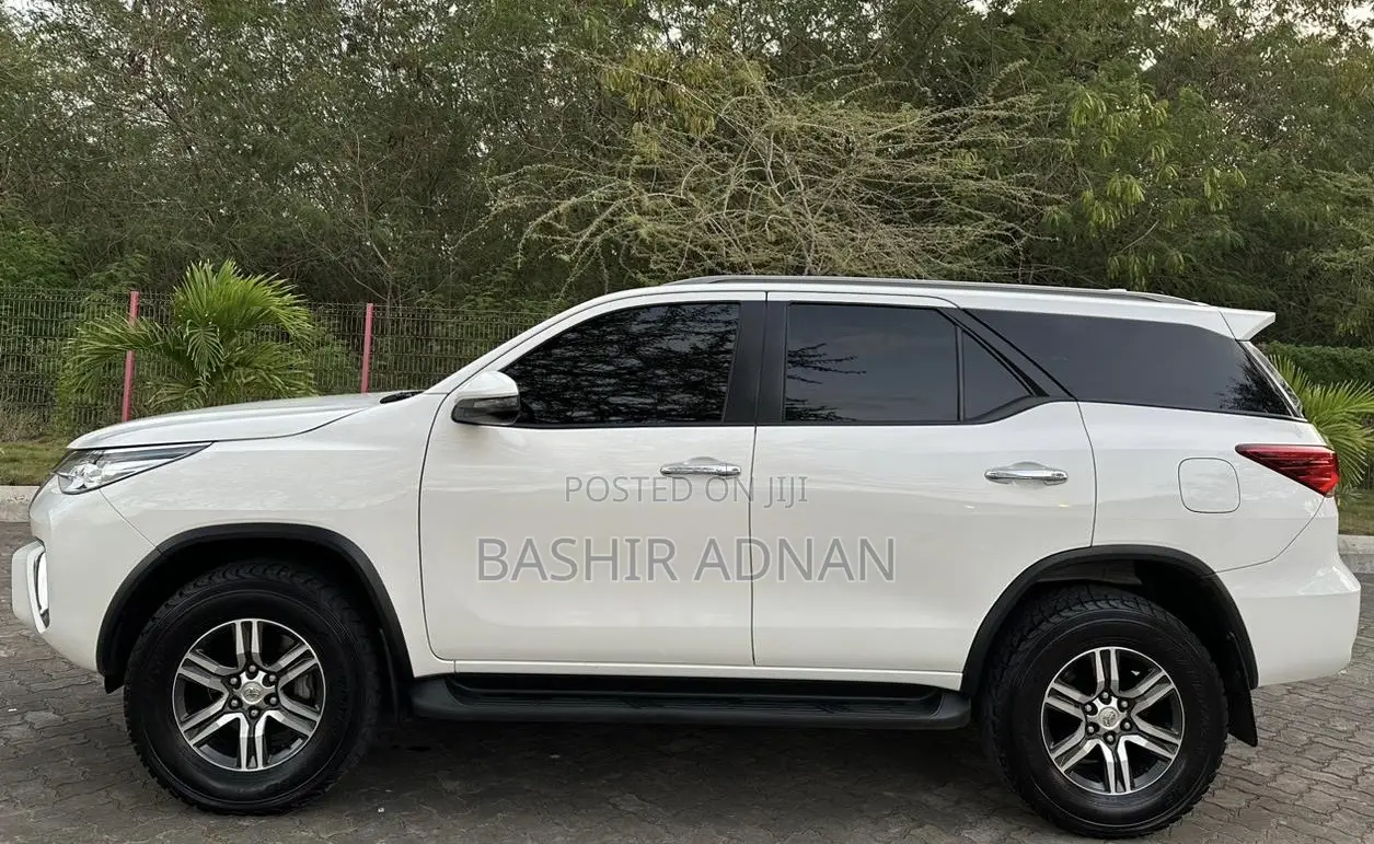 Toyota Fortuner 2.4 D RWD 2018 White