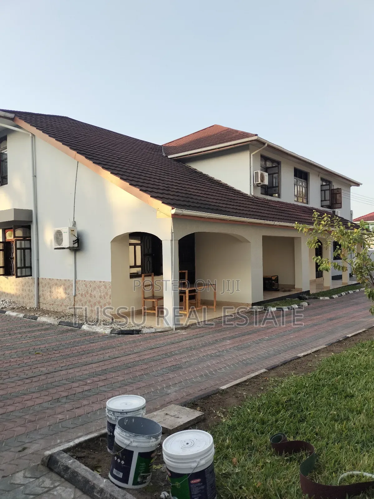 Furnished 5bdrm House in Mbezibeach Jangwani, Kinondoni for rent