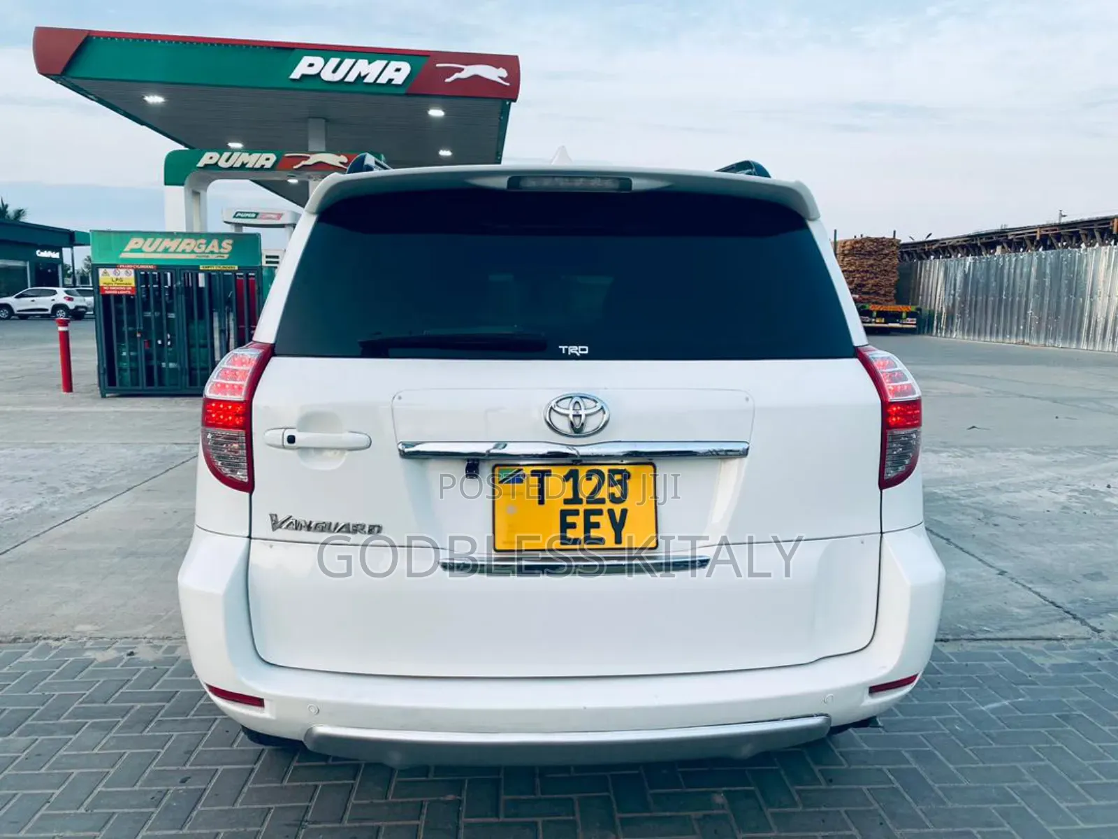 Toyota Vanguard 2008 White