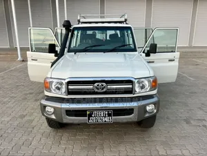 Toyota Land Cruiser 2015 White